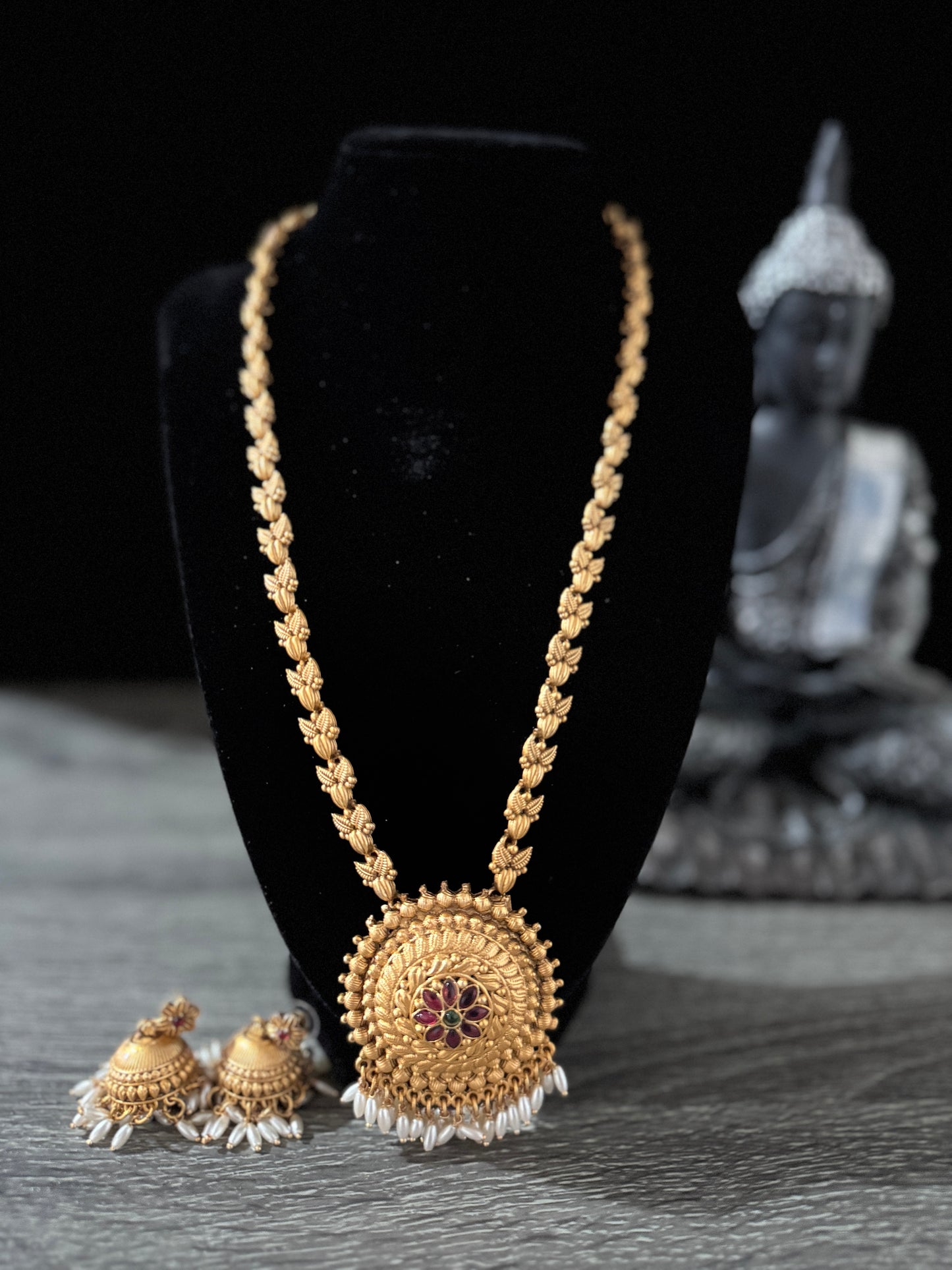 Golden Haram with round pendant