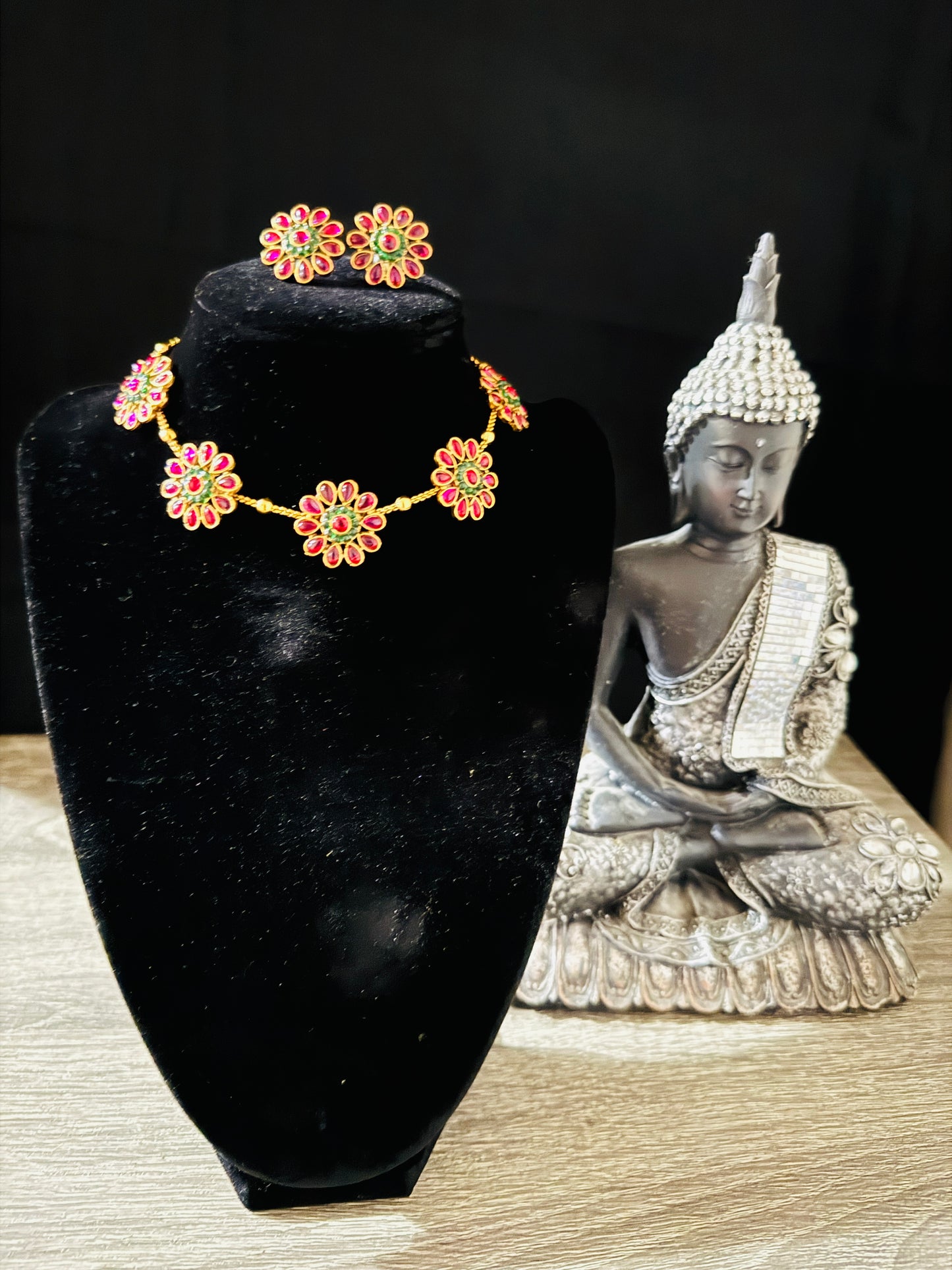 Choker red & Green stone