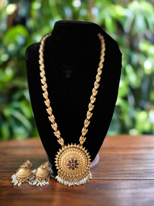 Golden Haram with round pendant