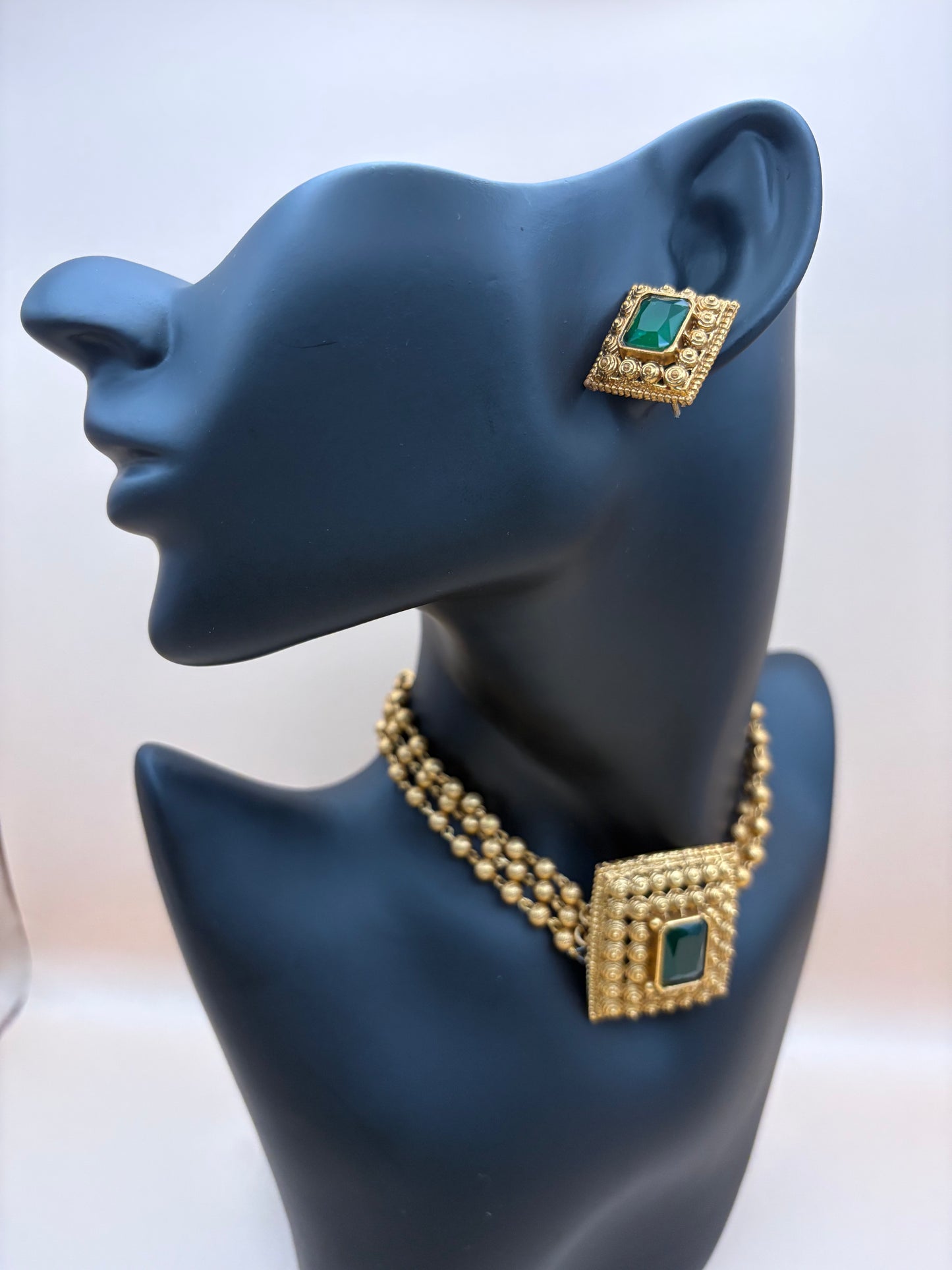 Neckpiece